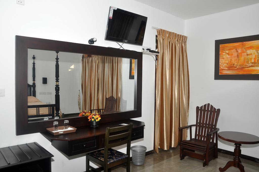 Scandinavia Hotel Hikkaduwa Dış mekan fotoğraf
